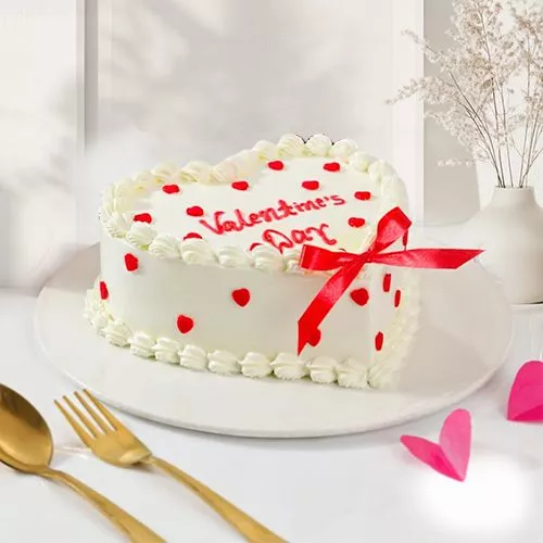 Tasty Valentine Cream Cake