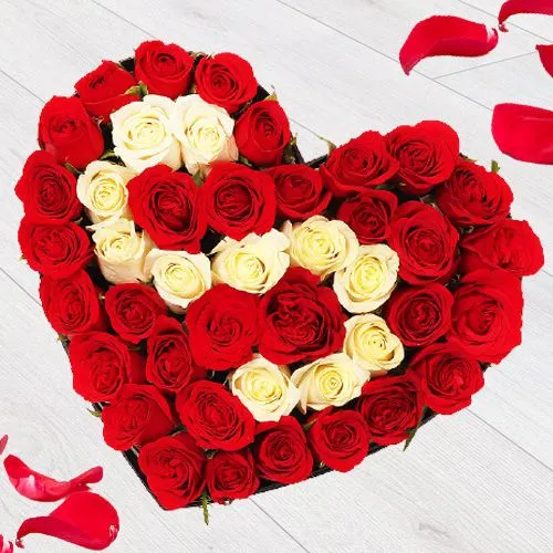 Online forever romantic love shape arrangement of red and white roses to  Bangalore, Express Delivery - redblooms