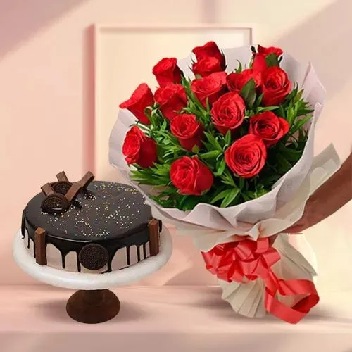 Roses  N  Kitkat Cake Combo