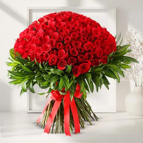 Lavish Bouquet of 200 Roses