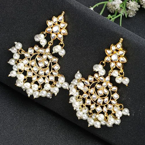 Graceful Kundan Earrings Pair