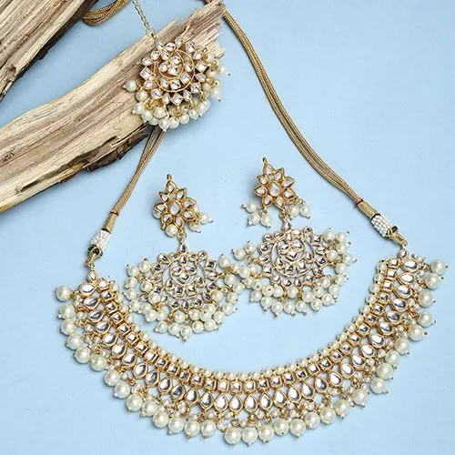 Luxurious Kundan Jewelry Set