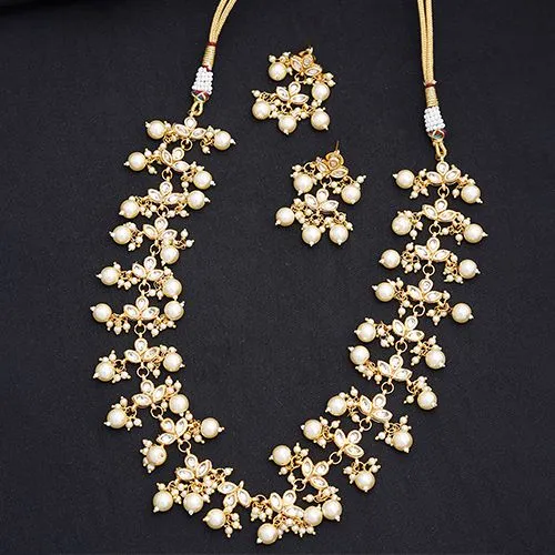 Glamorous Kundan Neckpiece n Earrings Pair