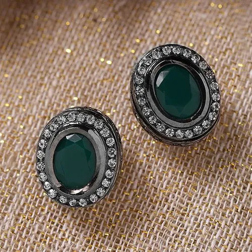 Chic Kundan Studs in Green