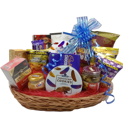 Delicious Sweet N Savory Gift Tray